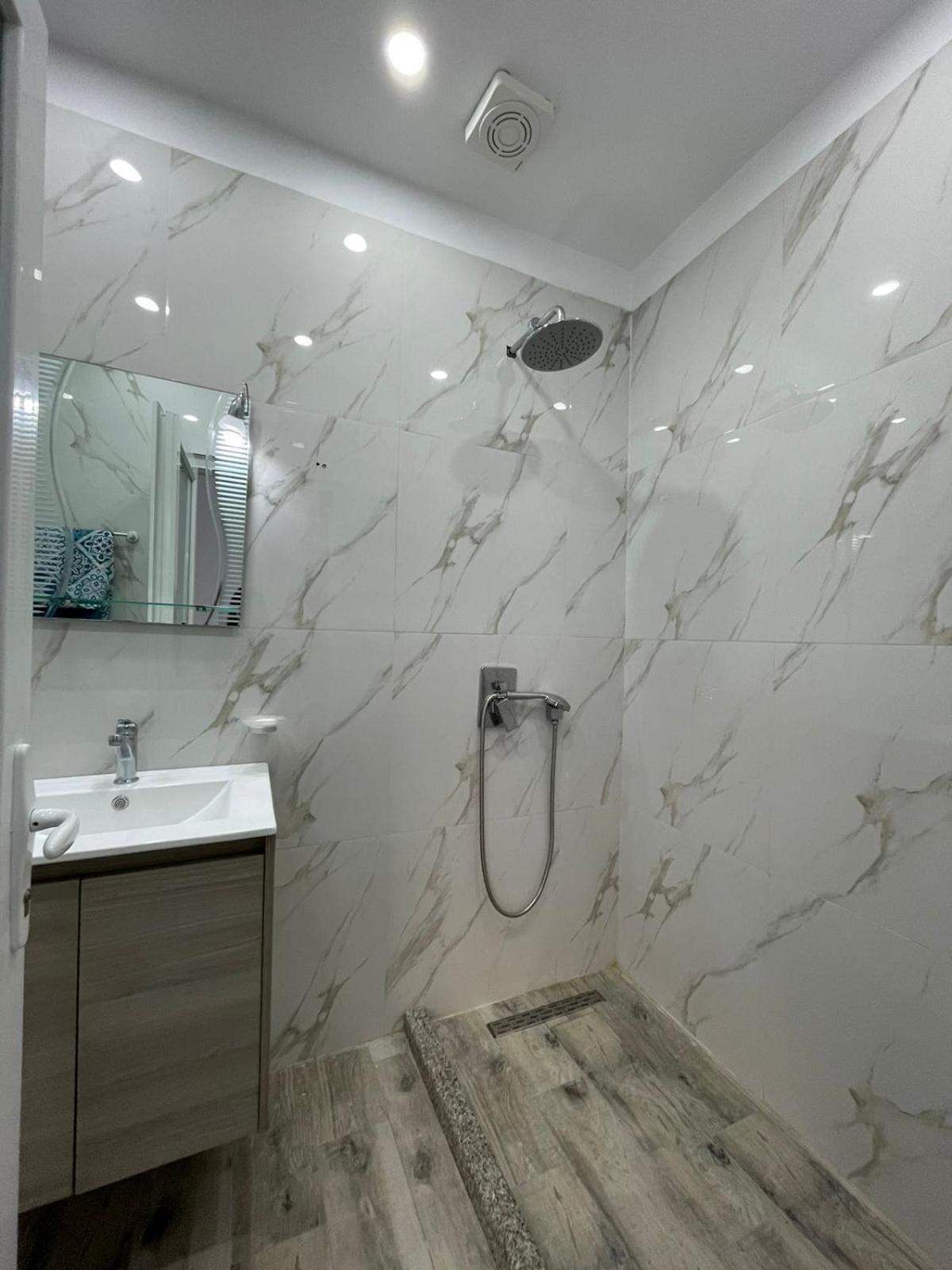 Vila Bianca Hotel Shëngjin